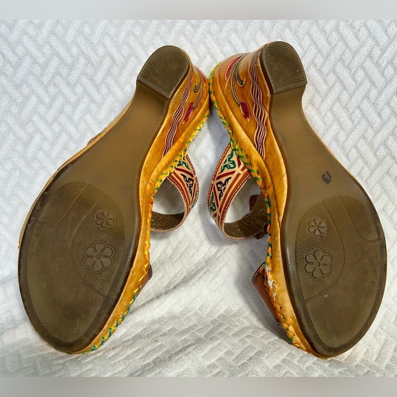 Elite by Corkys Jamaica Multi Floral Tooled Leather Wedge Sandals size 10 - Picture 6 of 7